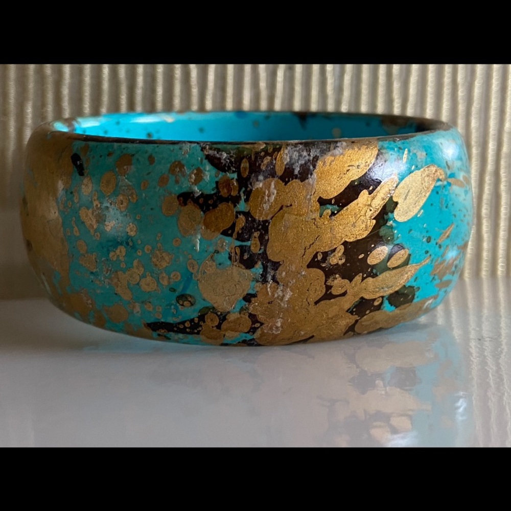 WIDE HAND PAINTED TURQUOISE & GOLD BANGLE BRACELET - Picture 3 of 6
